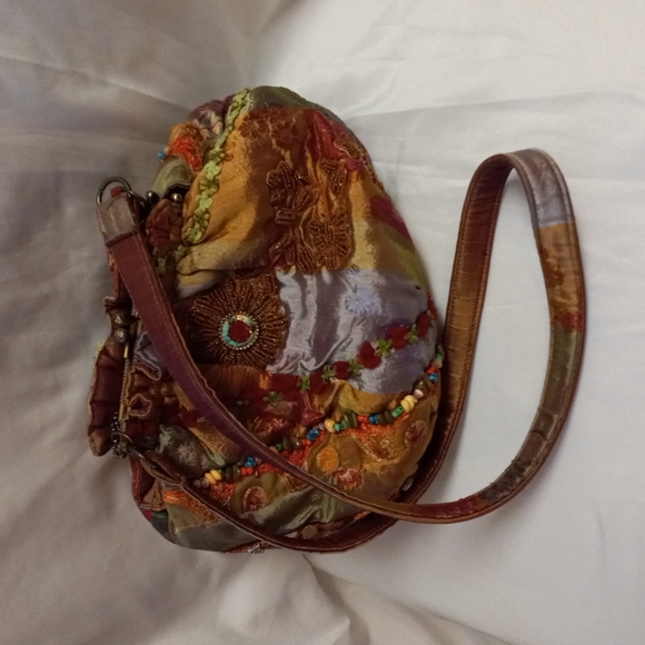 MARY FRANCES Multicolor Fabric Crossbody/Shoulder Bag Kiss Lock - Picture 4 of 9